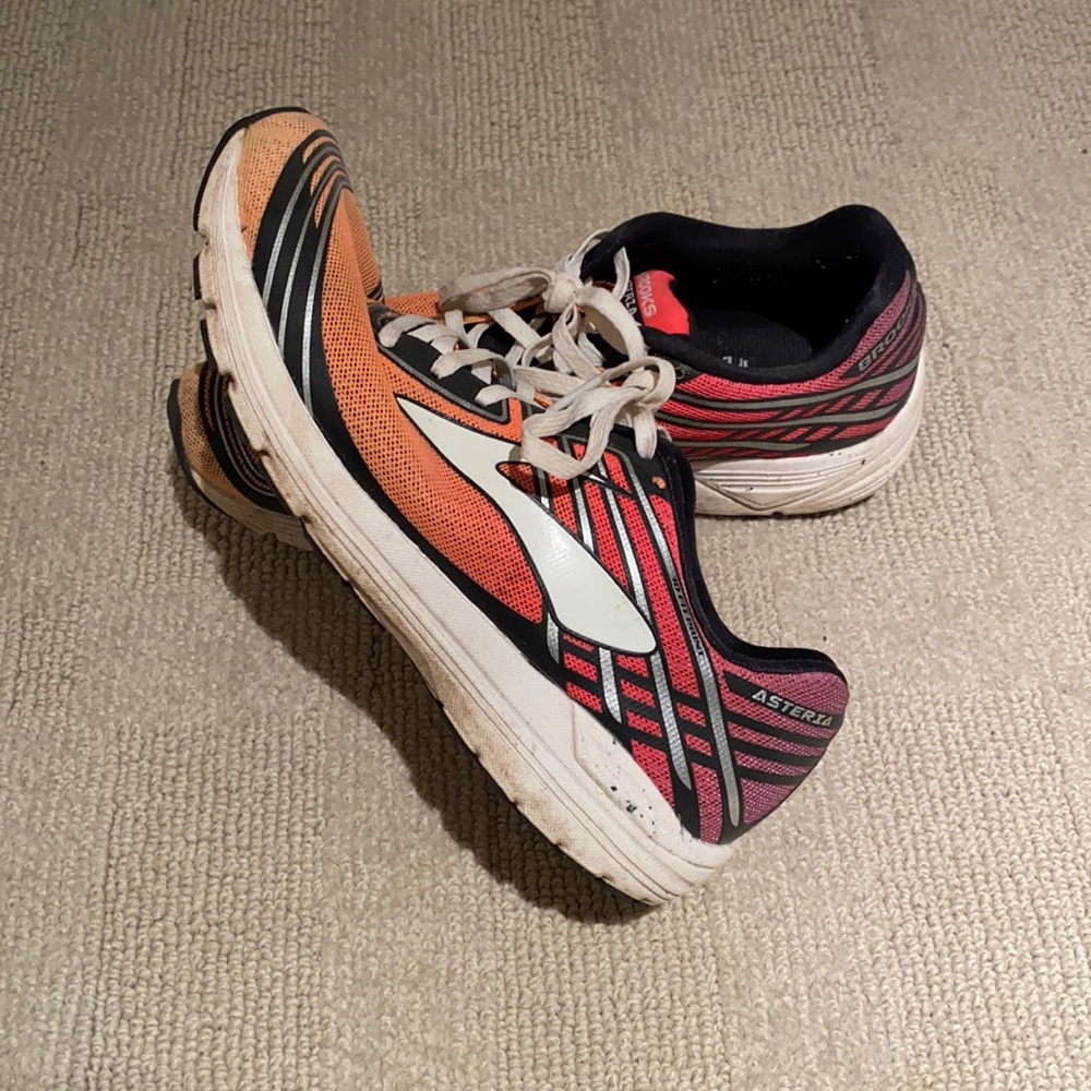 Brooks running sneaker asteria
